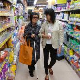 Communicator service for the deafblinds - Shopping escorts