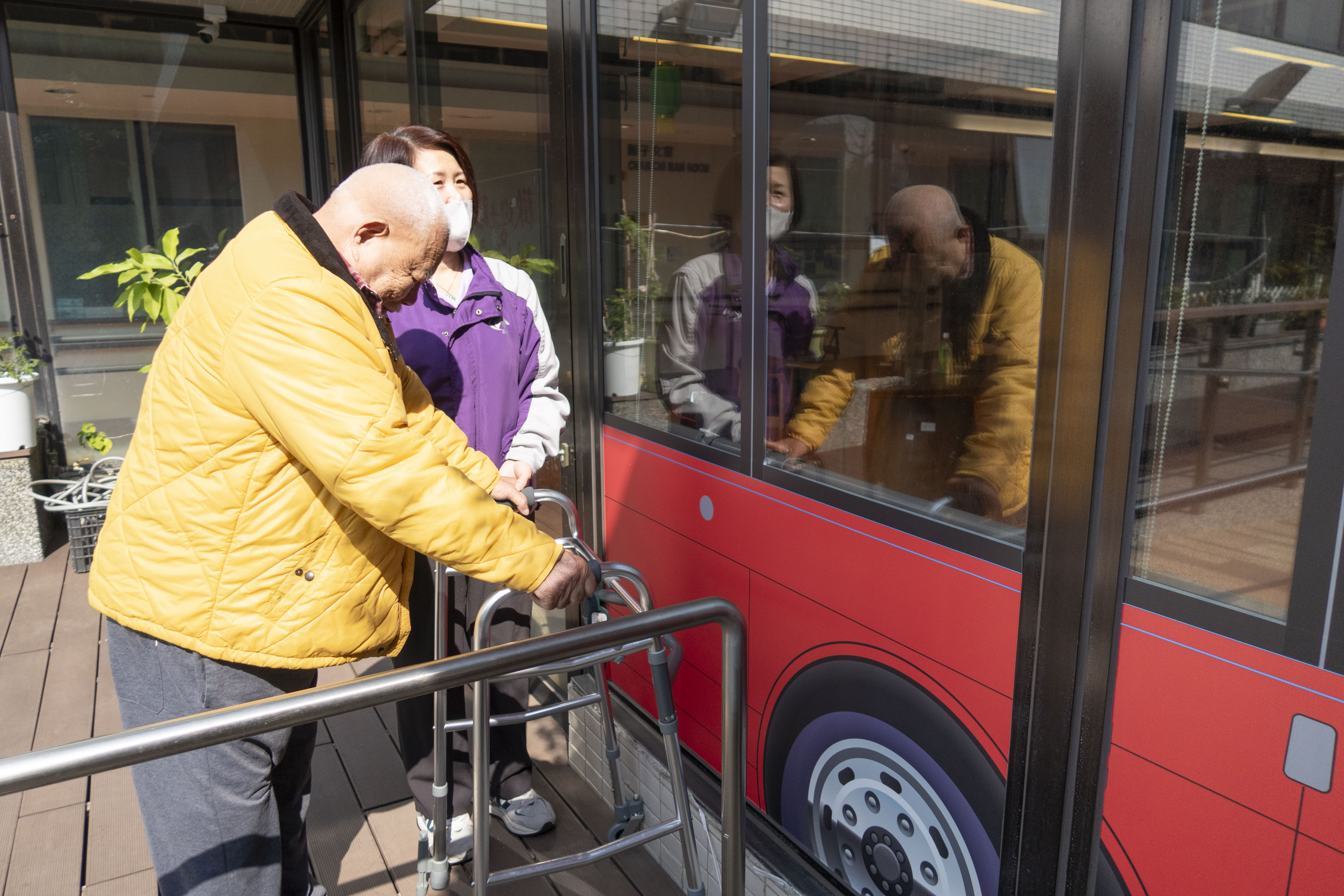 “A Trip of Memories” 64K Bus Routes Ready in Yuen Long Home for the Aged Blind